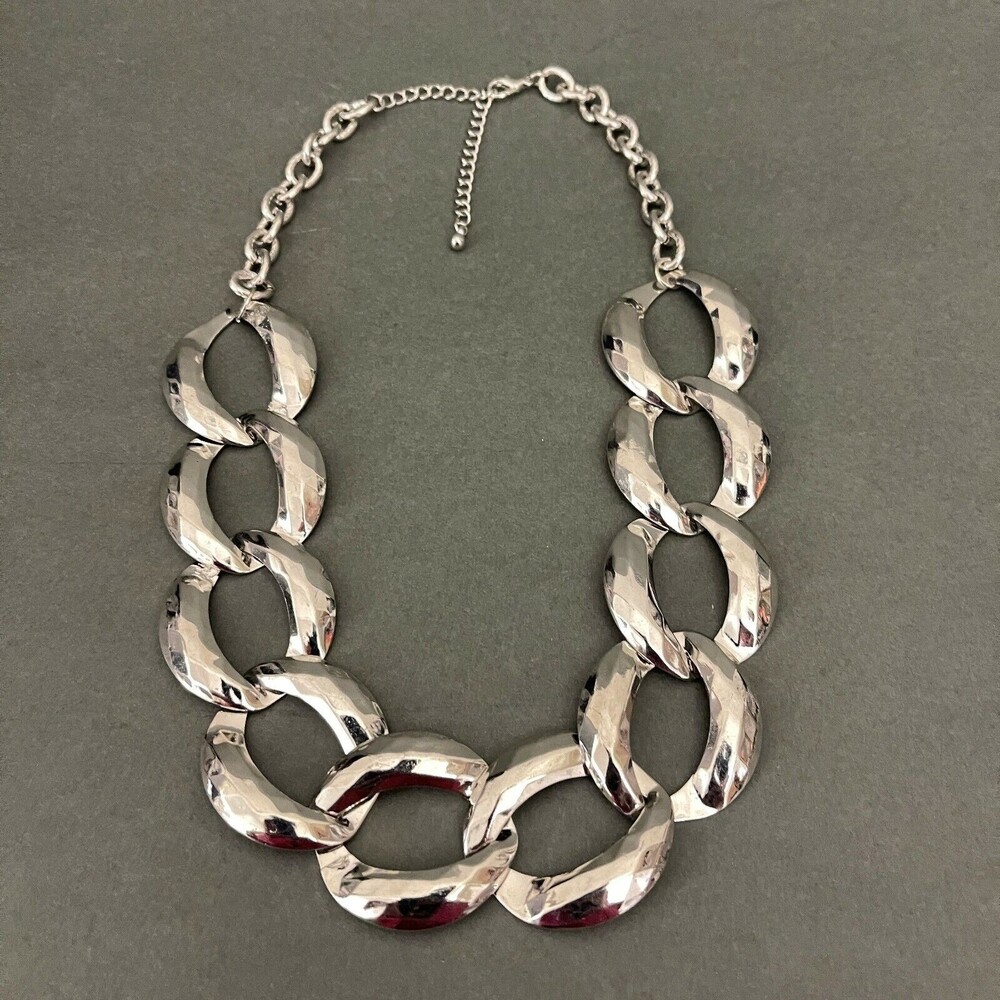 Silver-tone Chain Links Necklace Fashion Jewelry NWOT - Picture 2 of 4